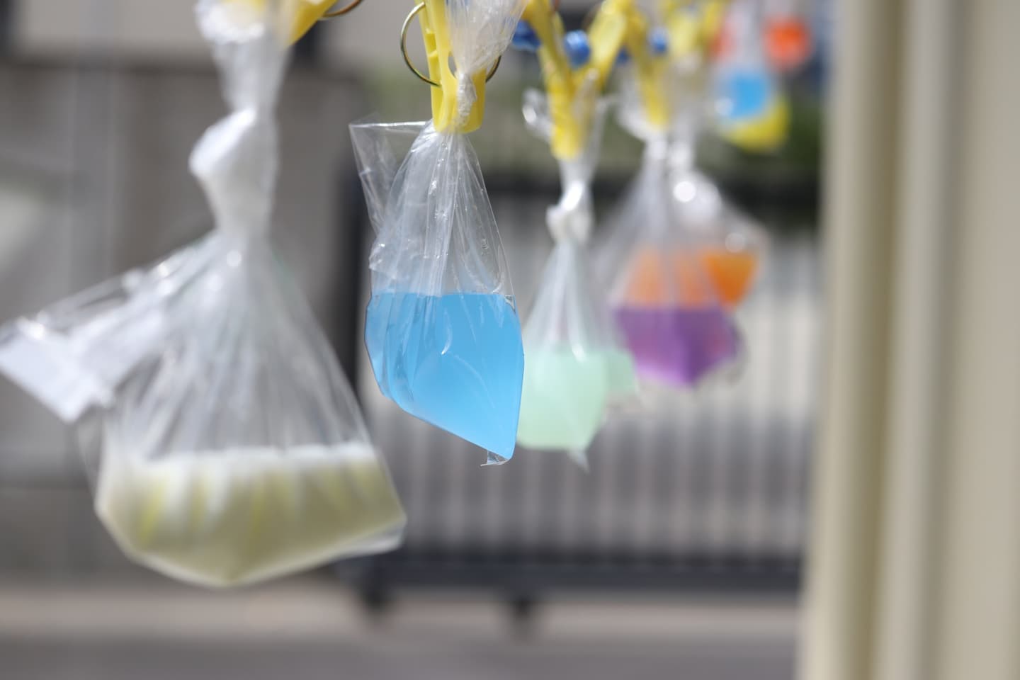 色水で遊ぶ③